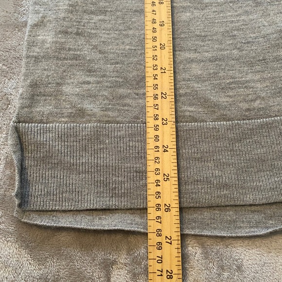Banana Republic Sweater Womens Large Gray V-Neck 100% Merino Wool Relaxed Fit - Picture 10 of 11
